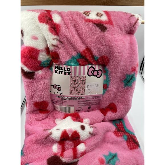 Hello Kitty Pink Christmas Wreath Ultra Fine Faux Fur Throw 50x70 NWT-Fast Ship! - Picture 3 of 5